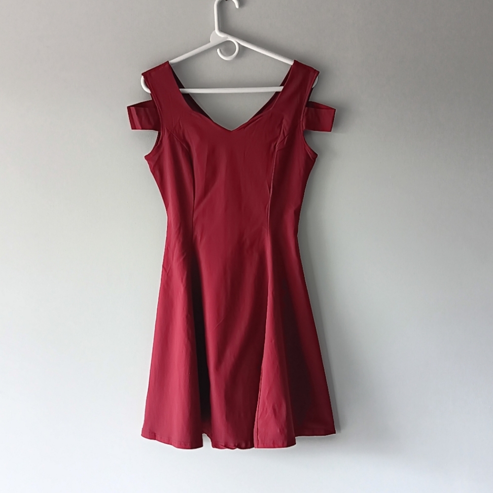 InsNova Mini Dress Cold-Shoulder Short Sleeve V-Neck Burgundy Red Large